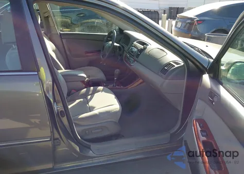 2003 Toyota Camry Xle z USA, uszkodzony, nr VIN 4T1BE32K43U726544